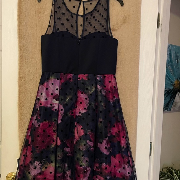 Dresses - Picture 7 of 16